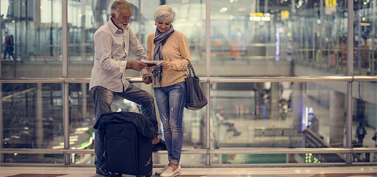 Qué seguro de viaje contratar para personas mayores